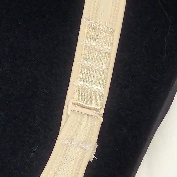 Wacoal Simone Sport Underwire Bra NWT - Size 32C - Picture 9 of 11